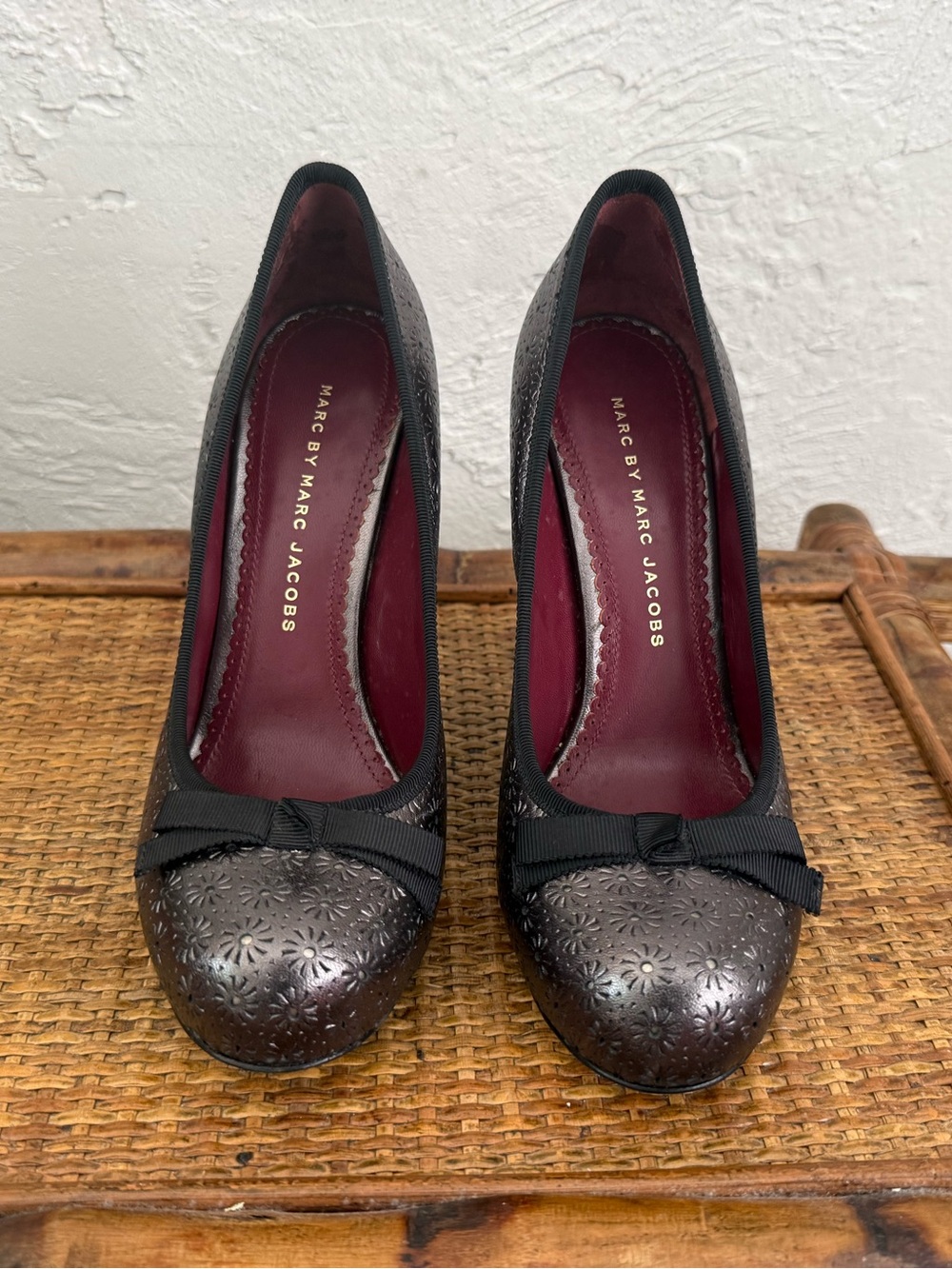 Marc by Marc Jacobs Metallic Pewter Embossed Pumps with Black Bow - Size 5.5
